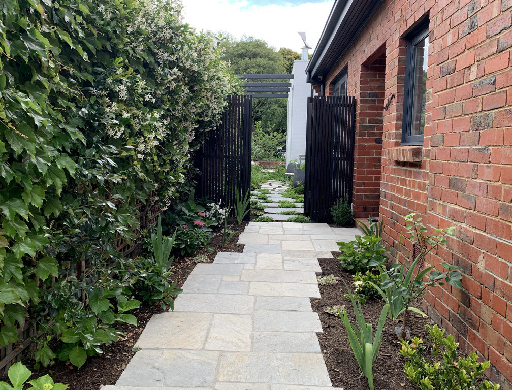 10 Garden Path Ideas to Enhance Your Outdoor Space